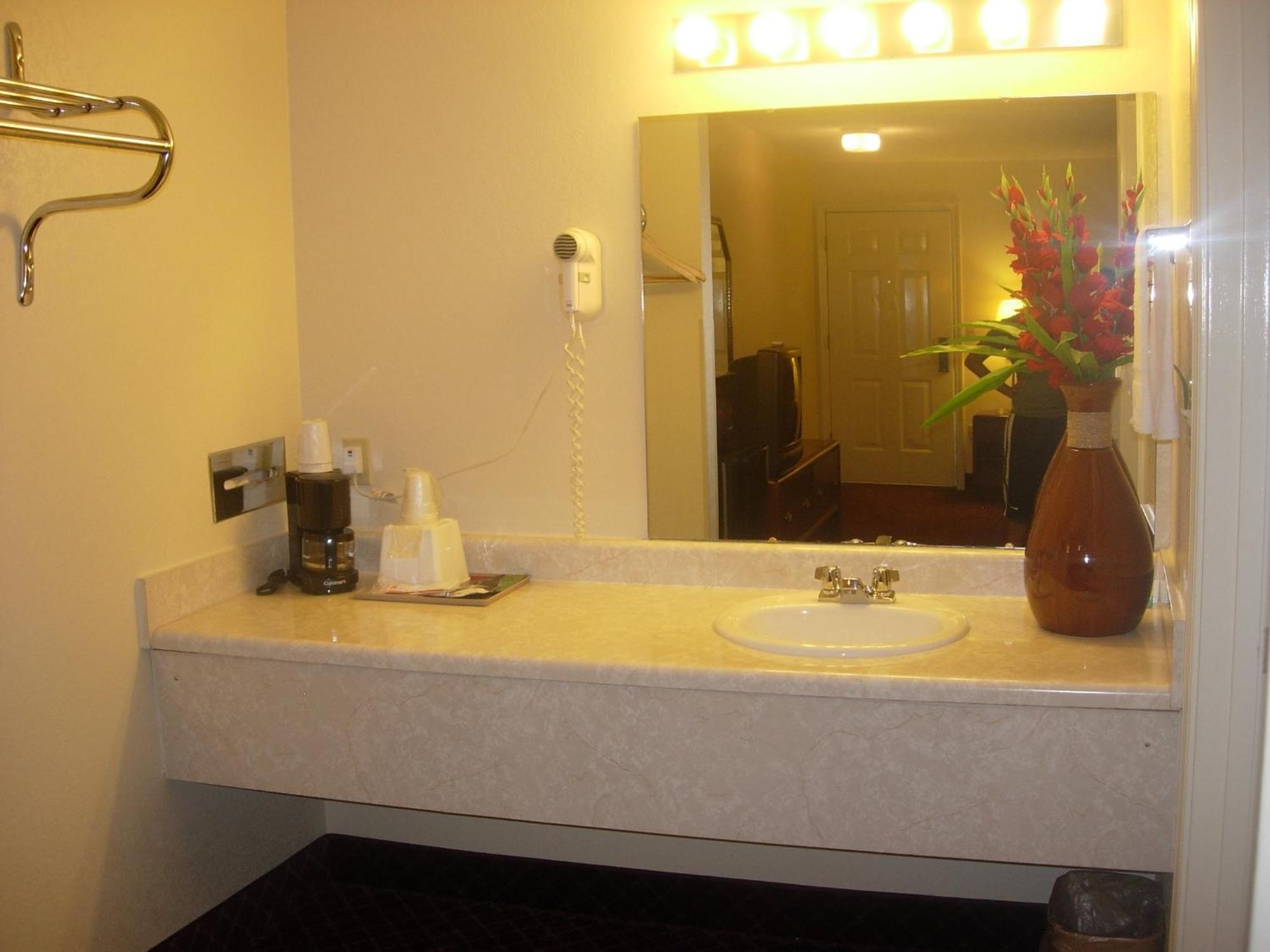 Western Inn & Suites Дуглас Экстерьер фото