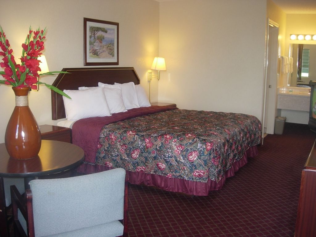 Western Inn & Suites Дуглас Номер фото